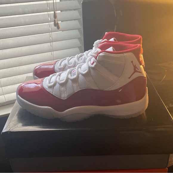 Air Jordan 11 Cherry size 9 main image 4